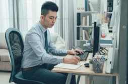 リツアンSTCのプロ契約とは?4年目からの年収シミュレーション